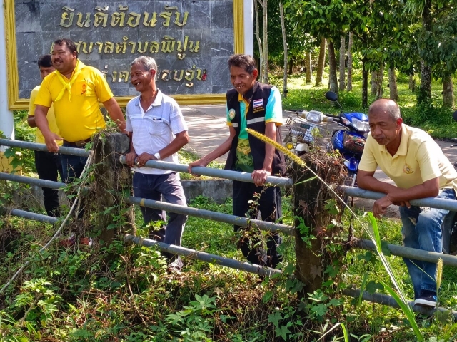 วันพุธ ที่ 7 ธันวาคม 2565 ลงพื้นที่รื้อสิ่งกีดขวาง (เช่นกิ่งไม้ ท่อนไม้ และขยะ) บริเวณสะพานหมู่ที่ 2